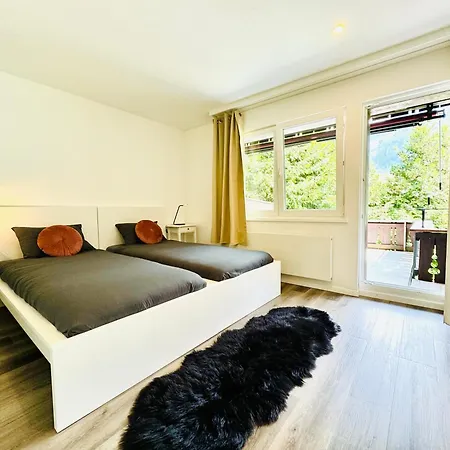 Modern Designed, Luxury Mountain View Apartment