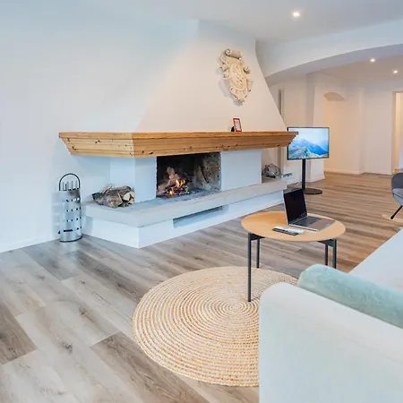 Modern Designed, Luxury Mountain View Apartment *