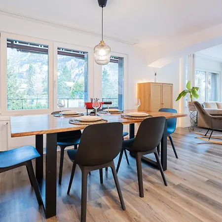 Modern Designed, Luxury Mountain View Appartement Kandersteg
