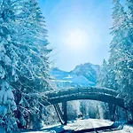 Апартаменты Modern Designed, Luxury Mountain View *